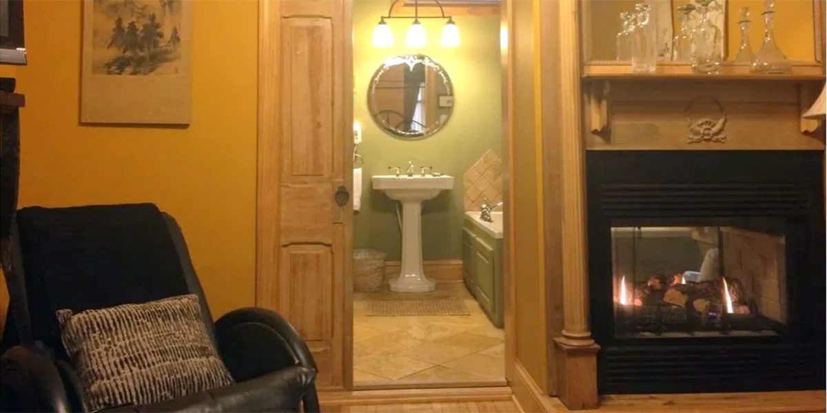 Amber Room doorway to bathroom